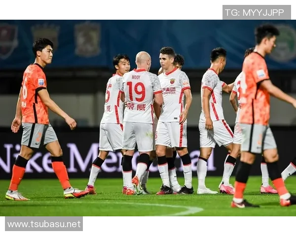 赛后分析：上海足球队与广州足球队的耐力对决全景回顾